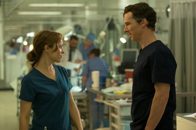 Doctor Christine Palmer (Rachel McAdams) and Doctor Stephen Strange (Benedict Cumberbatch)..Photo Credit: Jay Maidment..©2016 Marvel. All Rights Reserved.